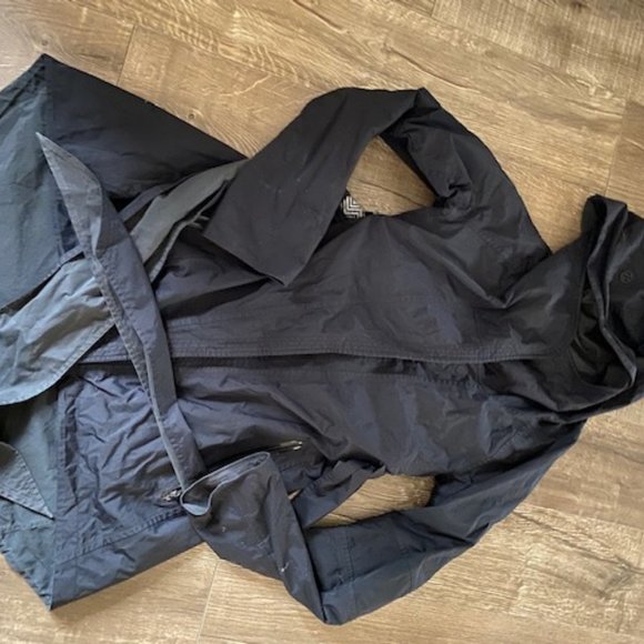 Lululemon Pedal Power rain jacket size 6 - Picture 1 of 4